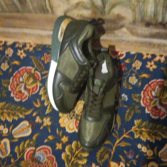 Stylish Forest Green Sneakers - Picture 4 of 4